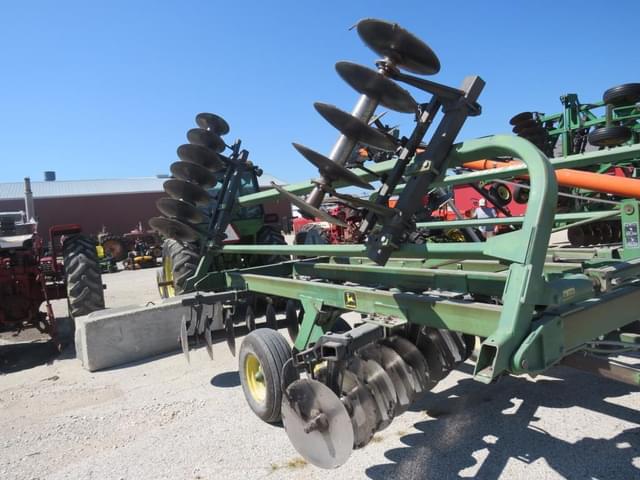 Image of John Deere 235 equipment image 2