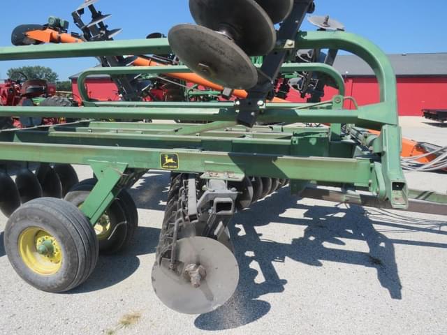 Image of John Deere 235 equipment image 3