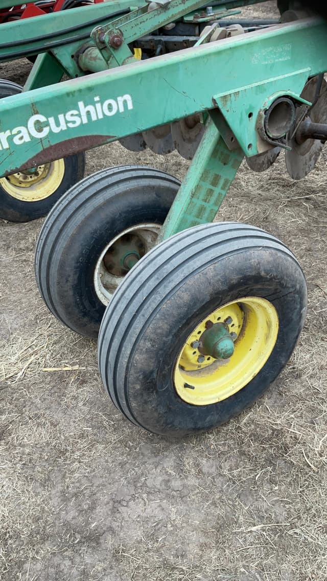 Image of John Deere 235 equipment image 1