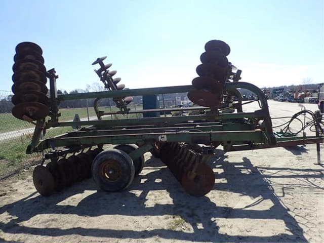 Image of John Deere 235 equipment image 1