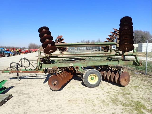 Image of John Deere 235 equipment image 3