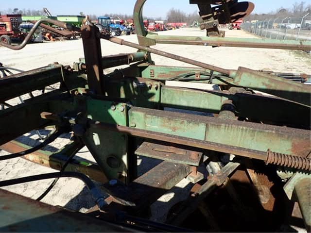 Image of John Deere 235 equipment image 4