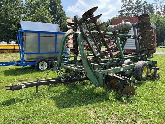Image of John Deere 235 Image 1