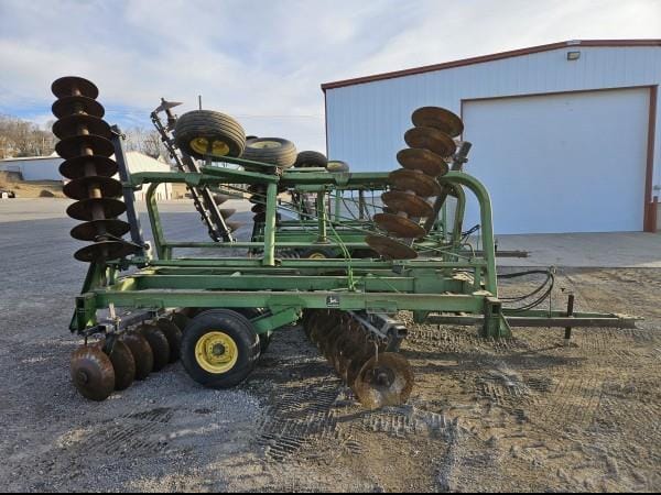 John Deere 235 Equipment Image0