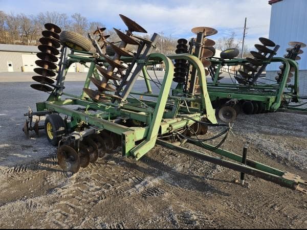 Image of John Deere 235 equipment image 1