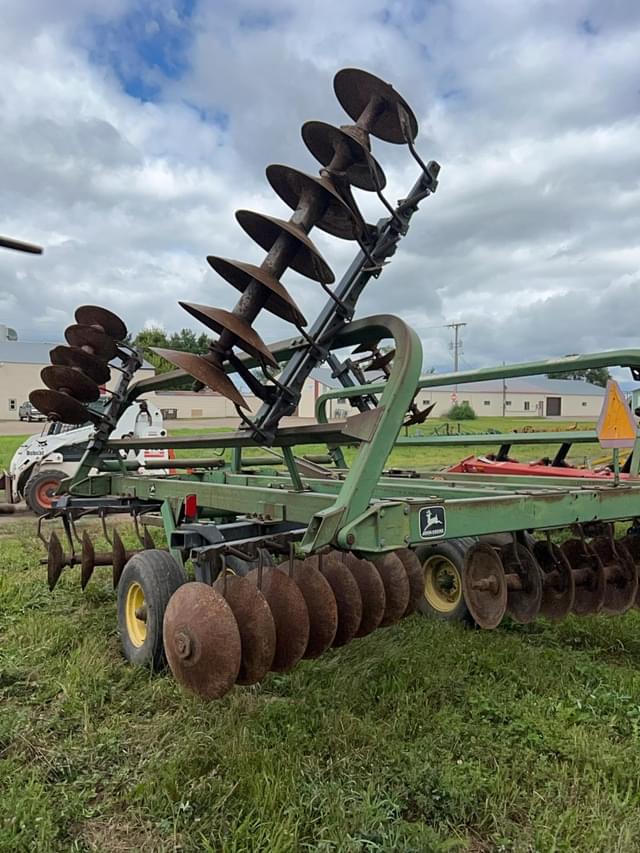 Image of John Deere 235 equipment image 2