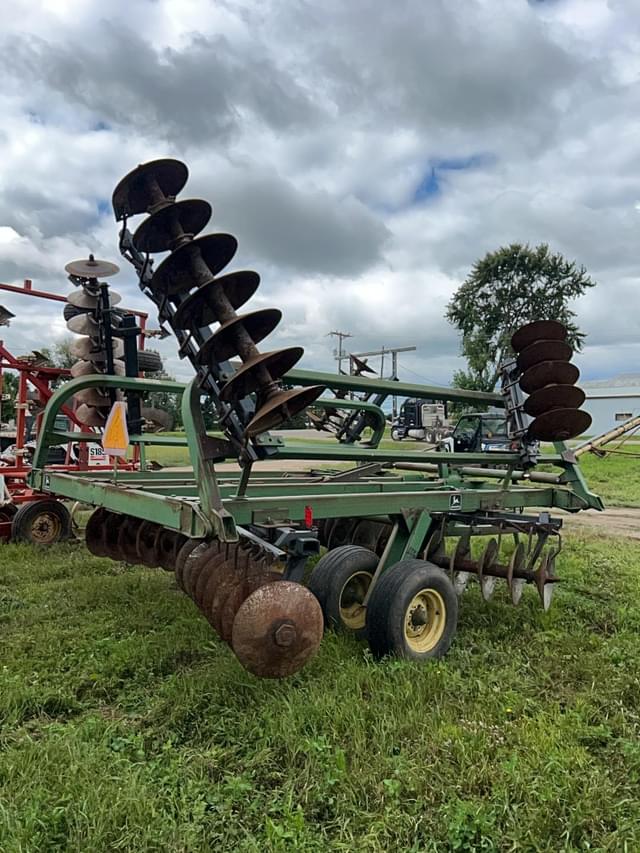 Image of John Deere 235 equipment image 1