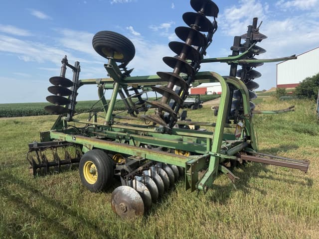 Image of John Deere 235 equipment image 3