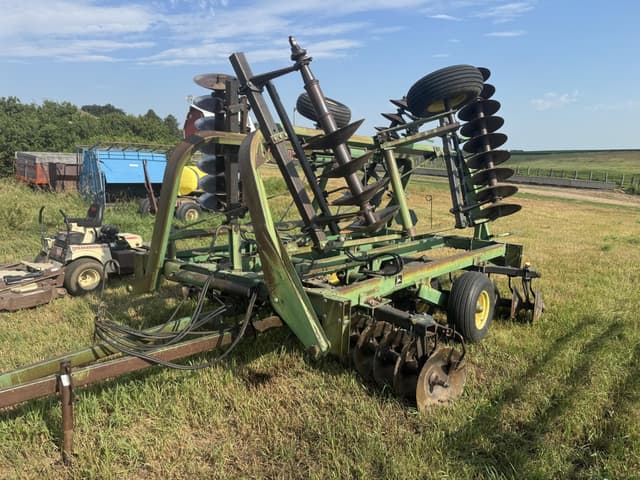 Image of John Deere 235 equipment image 2