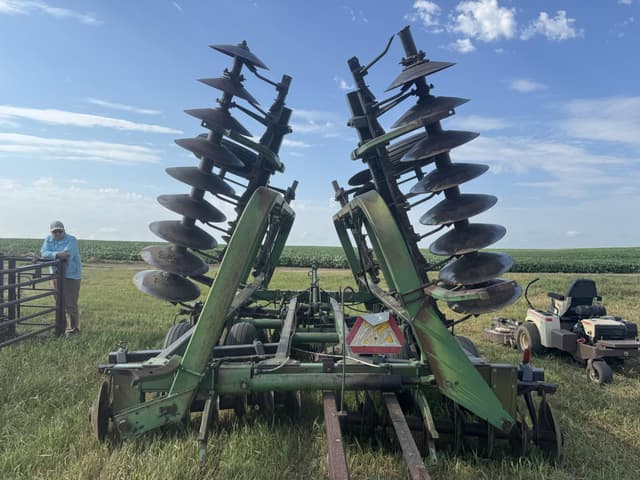Image of John Deere 235 equipment image 4