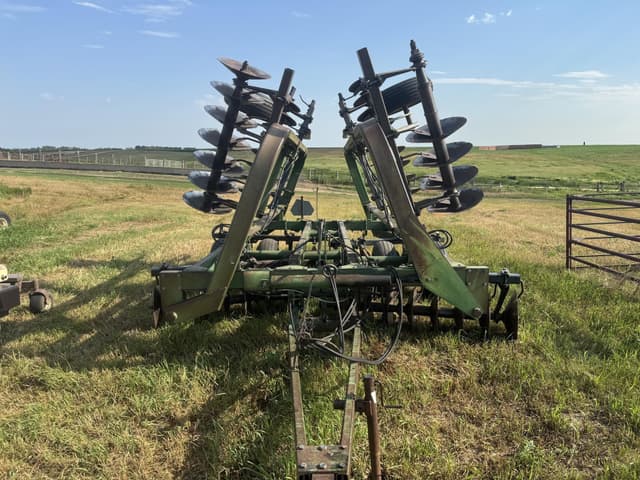 Image of John Deere 235 equipment image 1