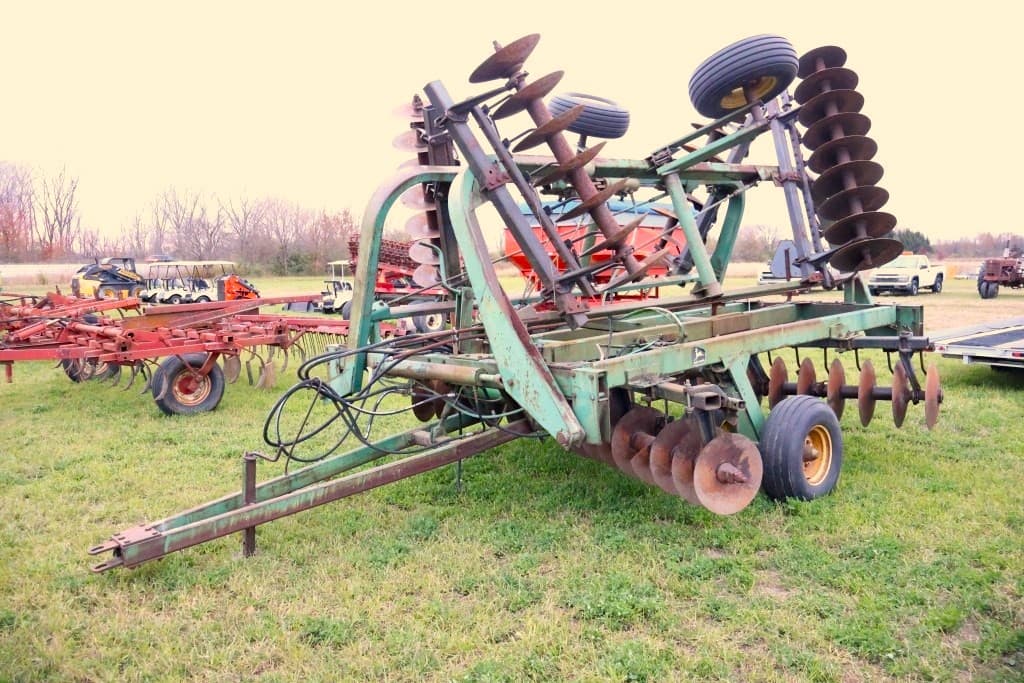 Image of John Deere 235 Image 1