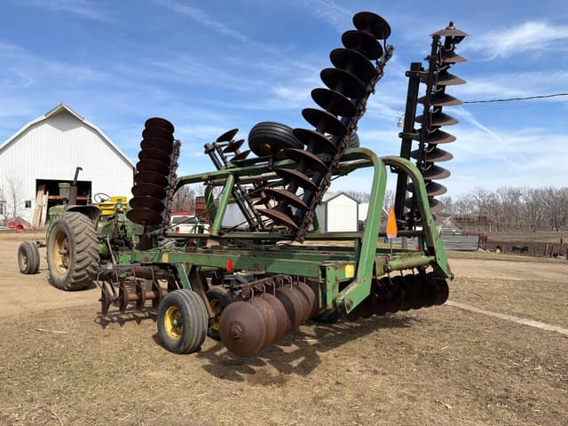 Image of John Deere 235 equipment image 2