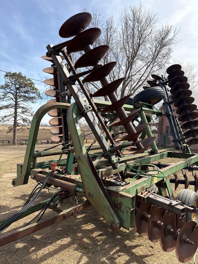 Image of John Deere 235 equipment image 4
