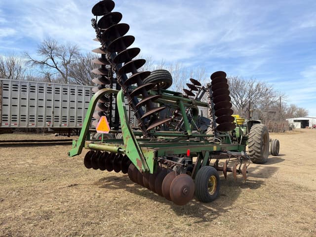 Image of John Deere 235 equipment image 1