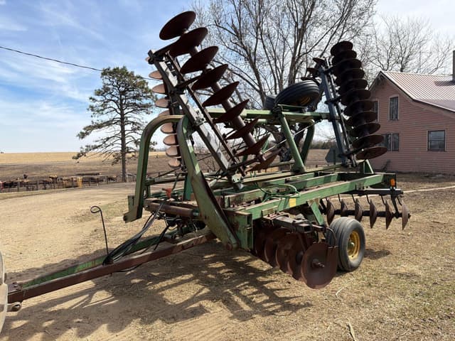 Image of John Deere 235 equipment image 3