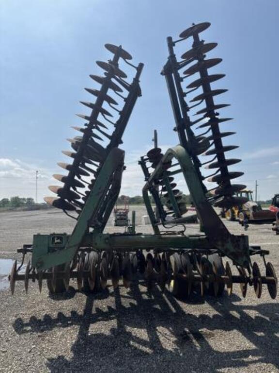 Image of John Deere 235 equipment image 2