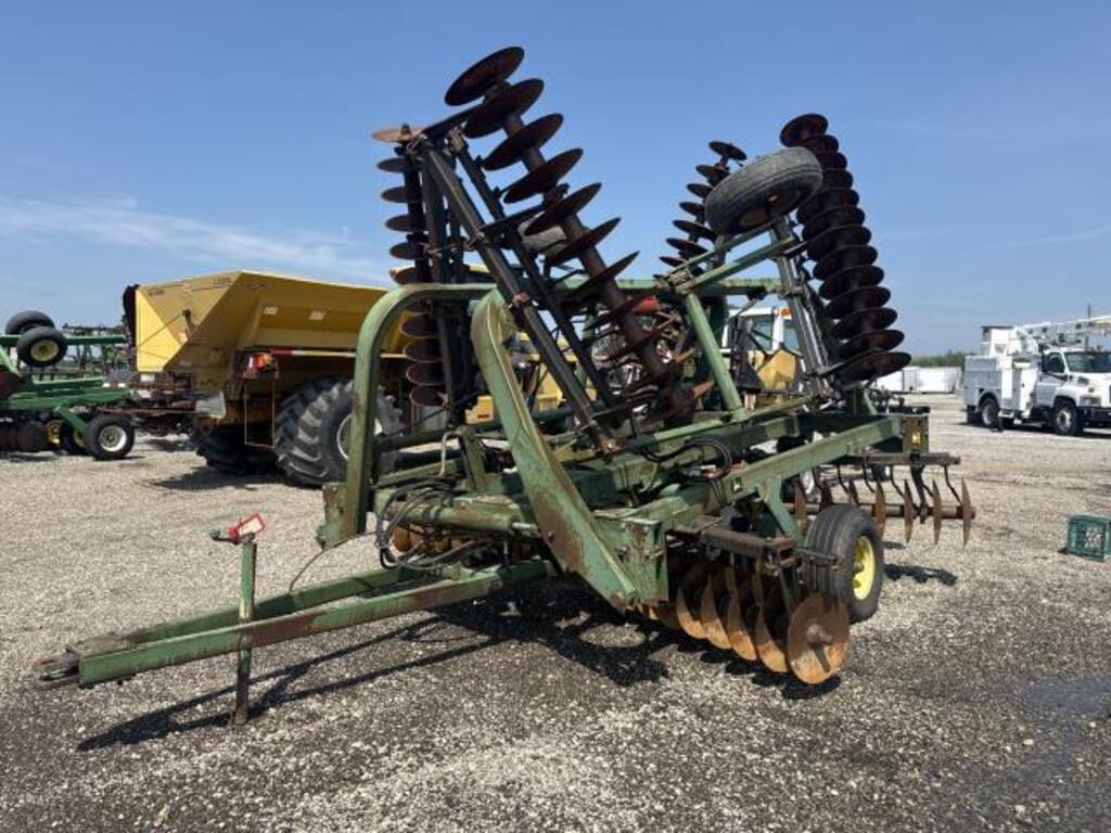 Image of John Deere 235 Primary image