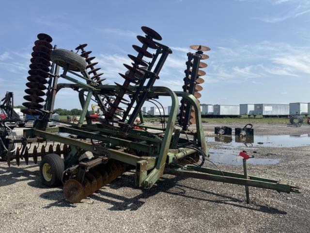 Image of John Deere 235 equipment image 4