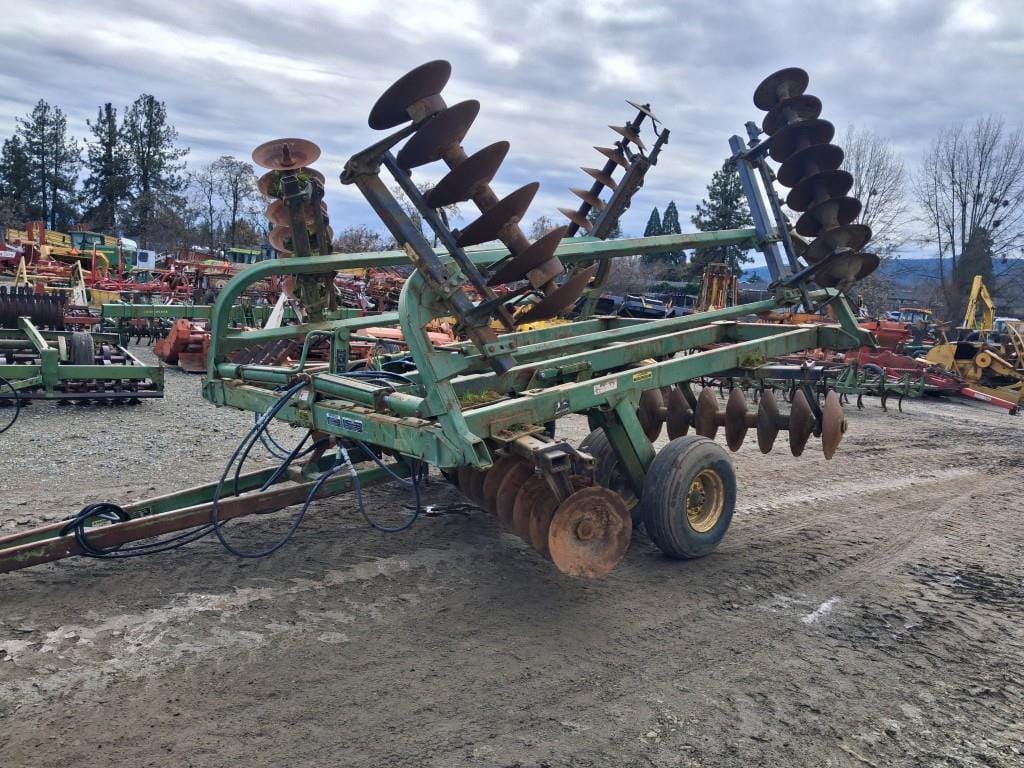 John Deere 235 Equipment Image0