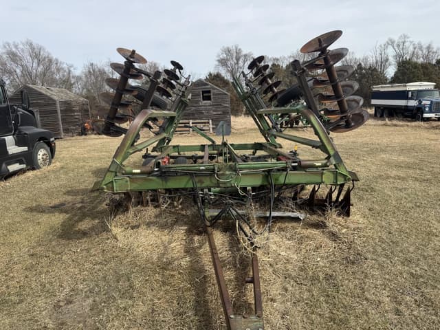 Image of John Deere 235 equipment image 2