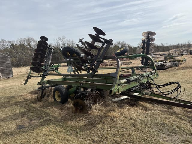 Image of John Deere 235 equipment image 1