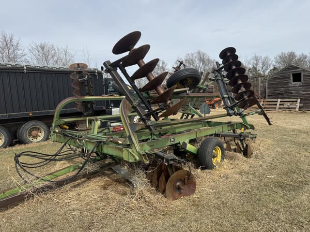 Image of John Deere 235 equipment image 3