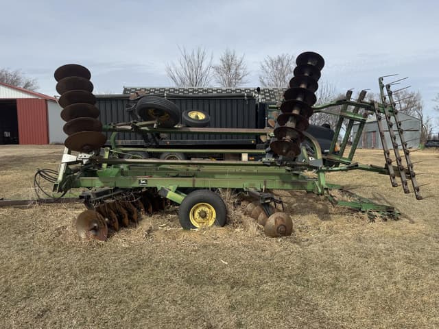 Image of John Deere 235 equipment image 4