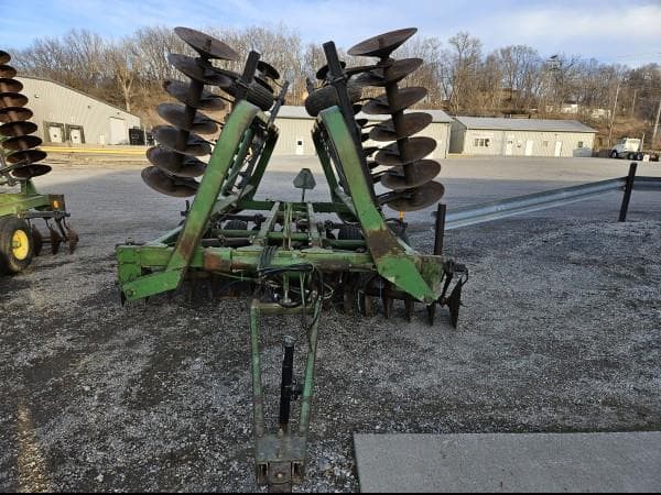 Image of John Deere 235 equipment image 1