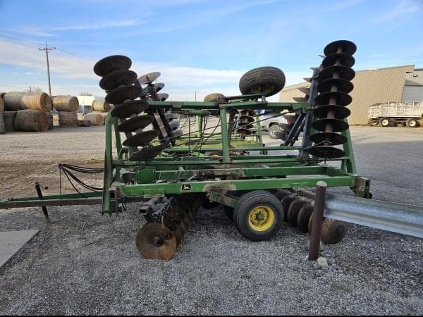 Image of John Deere 235 equipment image 3