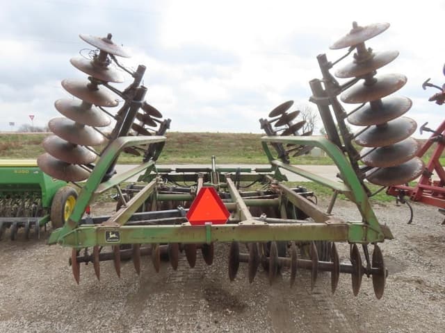 Image of John Deere 235 equipment image 4