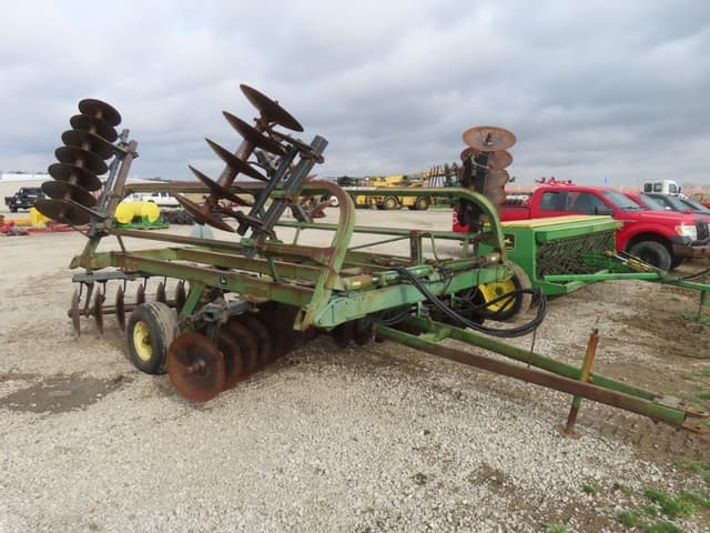 Image of John Deere 235 equipment image 2