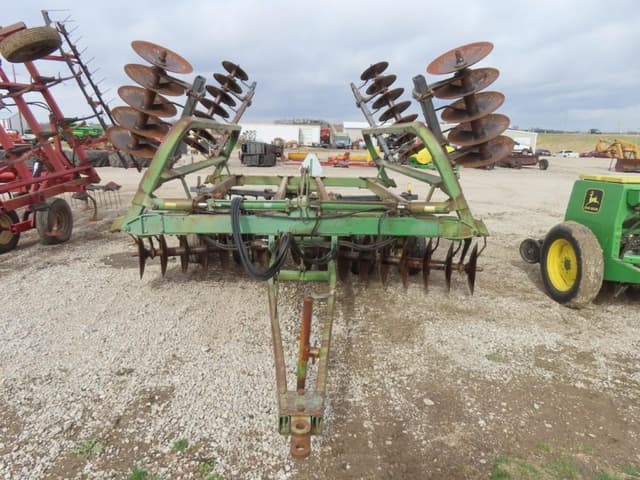 Image of John Deere 235 equipment image 1