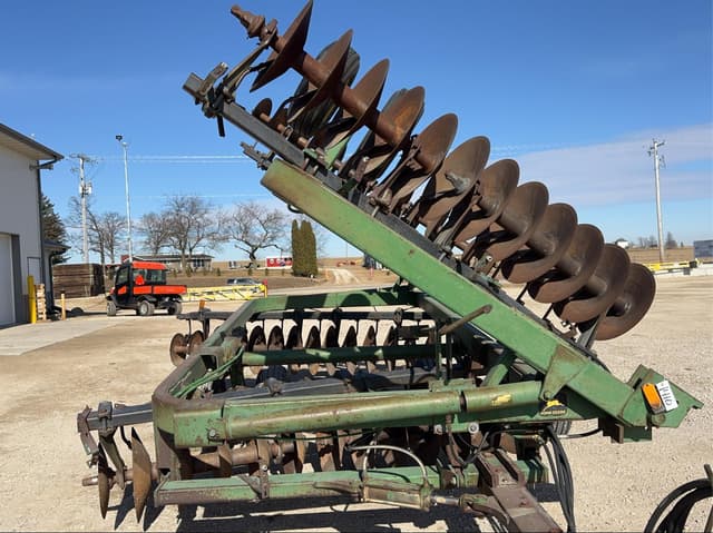 Image of John Deere 235 equipment image 2