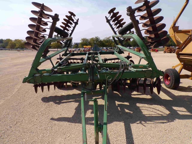 Image of John Deere 235 equipment image 2