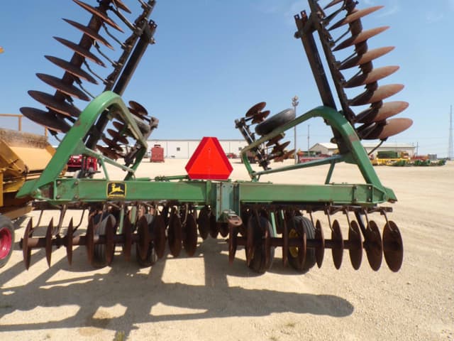 Image of John Deere 235 equipment image 4