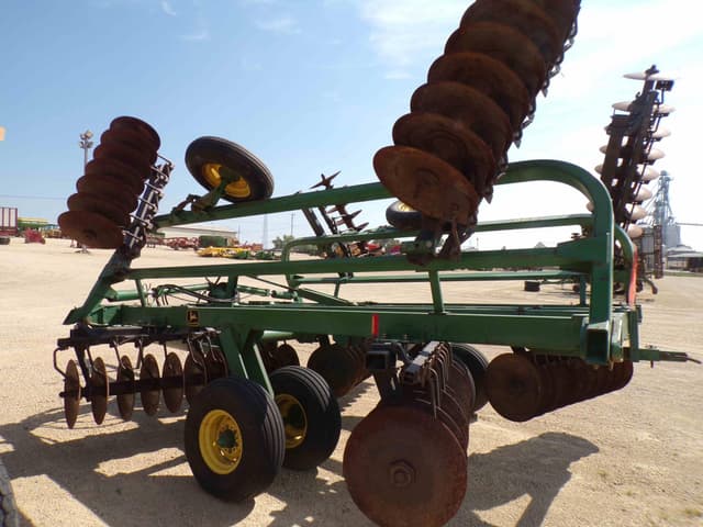 Image of John Deere 235 equipment image 3