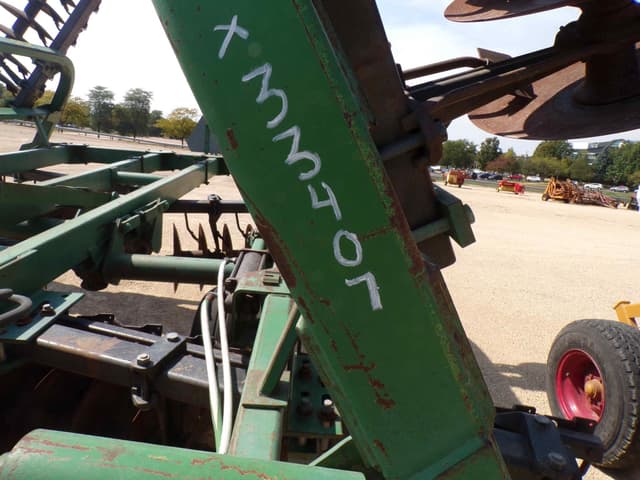 Image of John Deere 235 equipment image 1