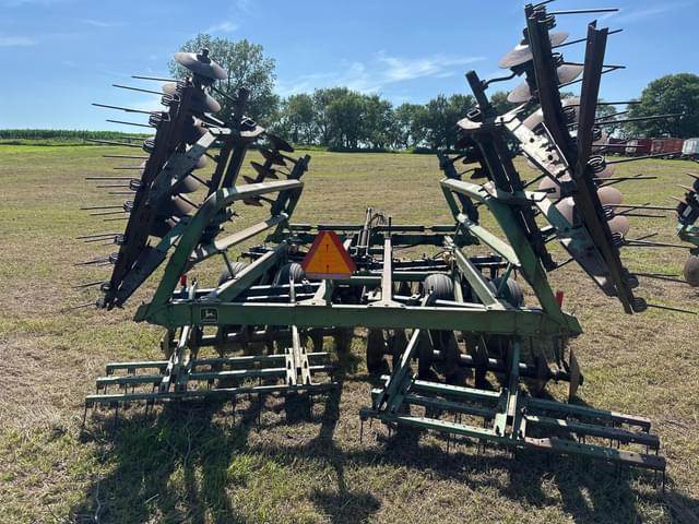 Image of John Deere 235 equipment image 1
