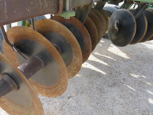Image of John Deere 235 equipment image 3