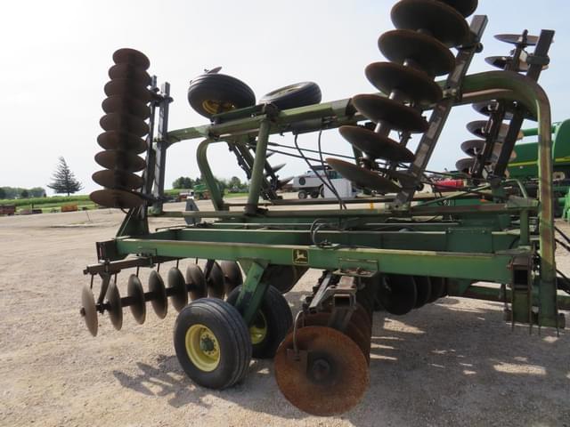 Image of John Deere 235 equipment image 1