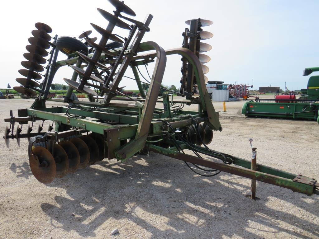 Image of John Deere 235 Primary image