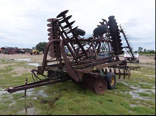 Image of John Deere 235 equipment image 1