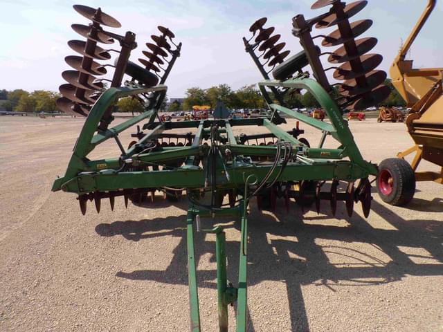 Image of John Deere 235 equipment image 2