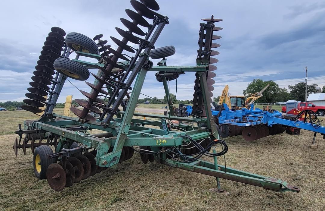 Image of John Deere 235 Image 0