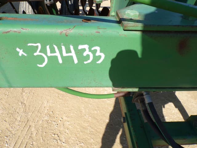 Image of John Deere 235 equipment image 1