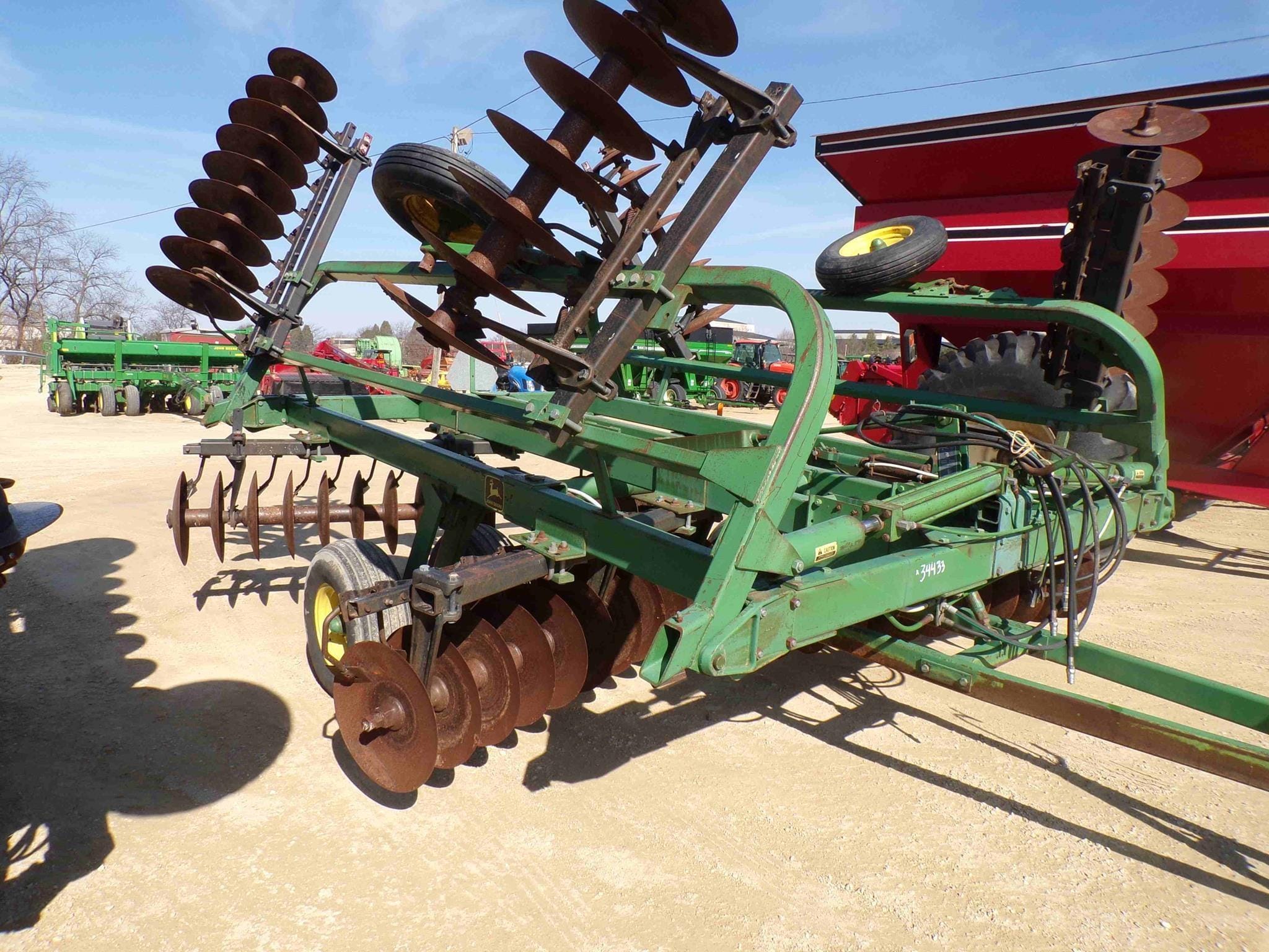 John Deere 235 Equipment Image0