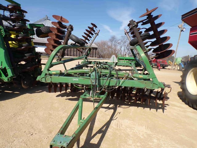 Image of John Deere 235 equipment image 2