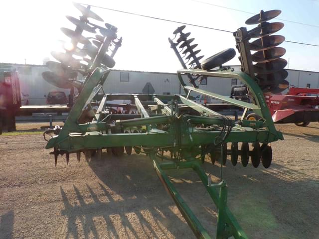 Image of John Deere 235 equipment image 2