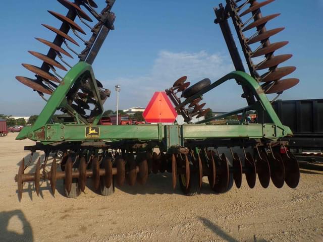Image of John Deere 235 equipment image 4